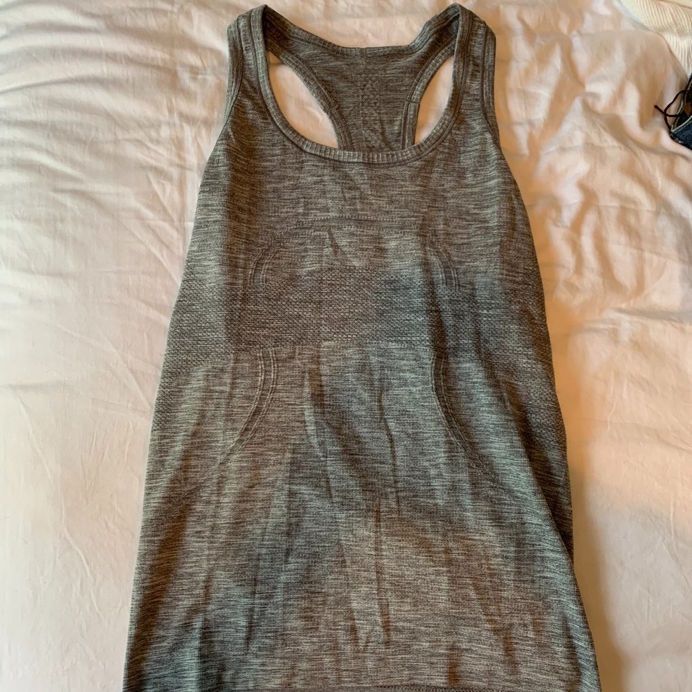 SWIFTY TECH RACERBACK 2.0 LULULEMON SIZE 4